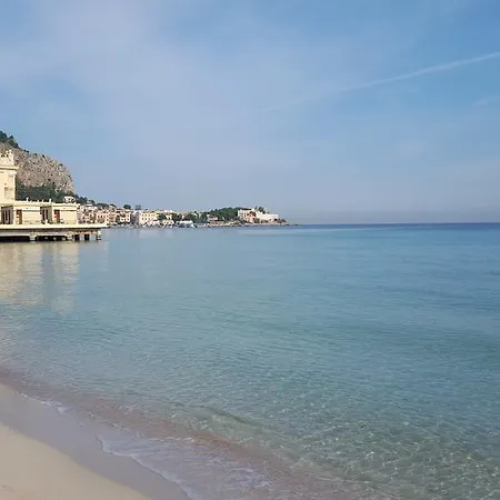 Mondello Home Hostel *