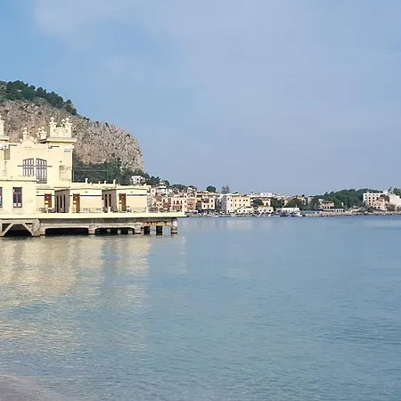 Mondello Home Hostel